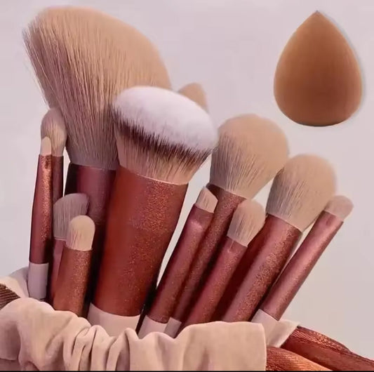 12-piece Professional Makeup Brush Set With Roll-up Pouch – Soft Bristles & Wooden Handles